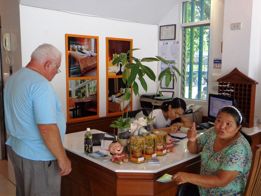 Sukcheewa Residence Phuket Patong Buitenkant foto